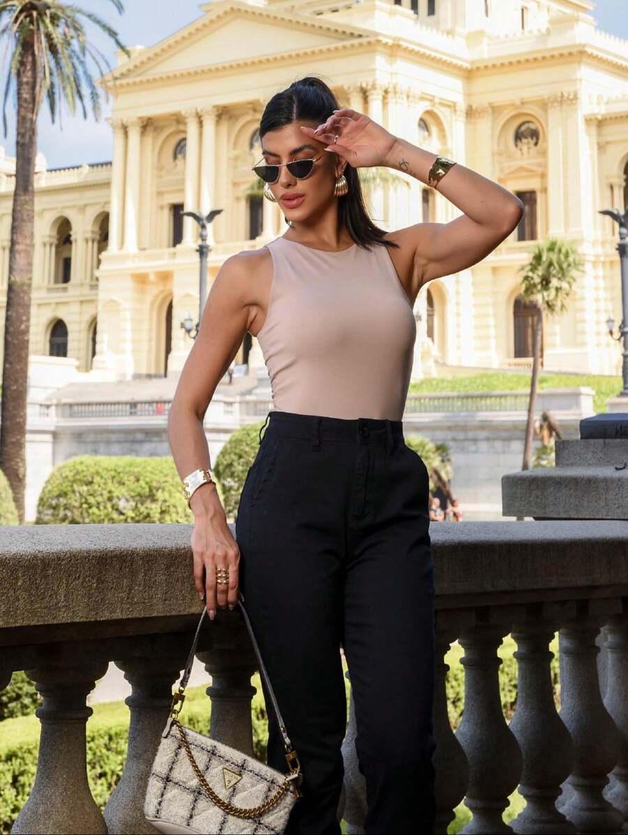 Calça Sarja Alfaiataria Modelagem Reta Areia/Preto/Branca/Caqui Cintura Alta Feminina